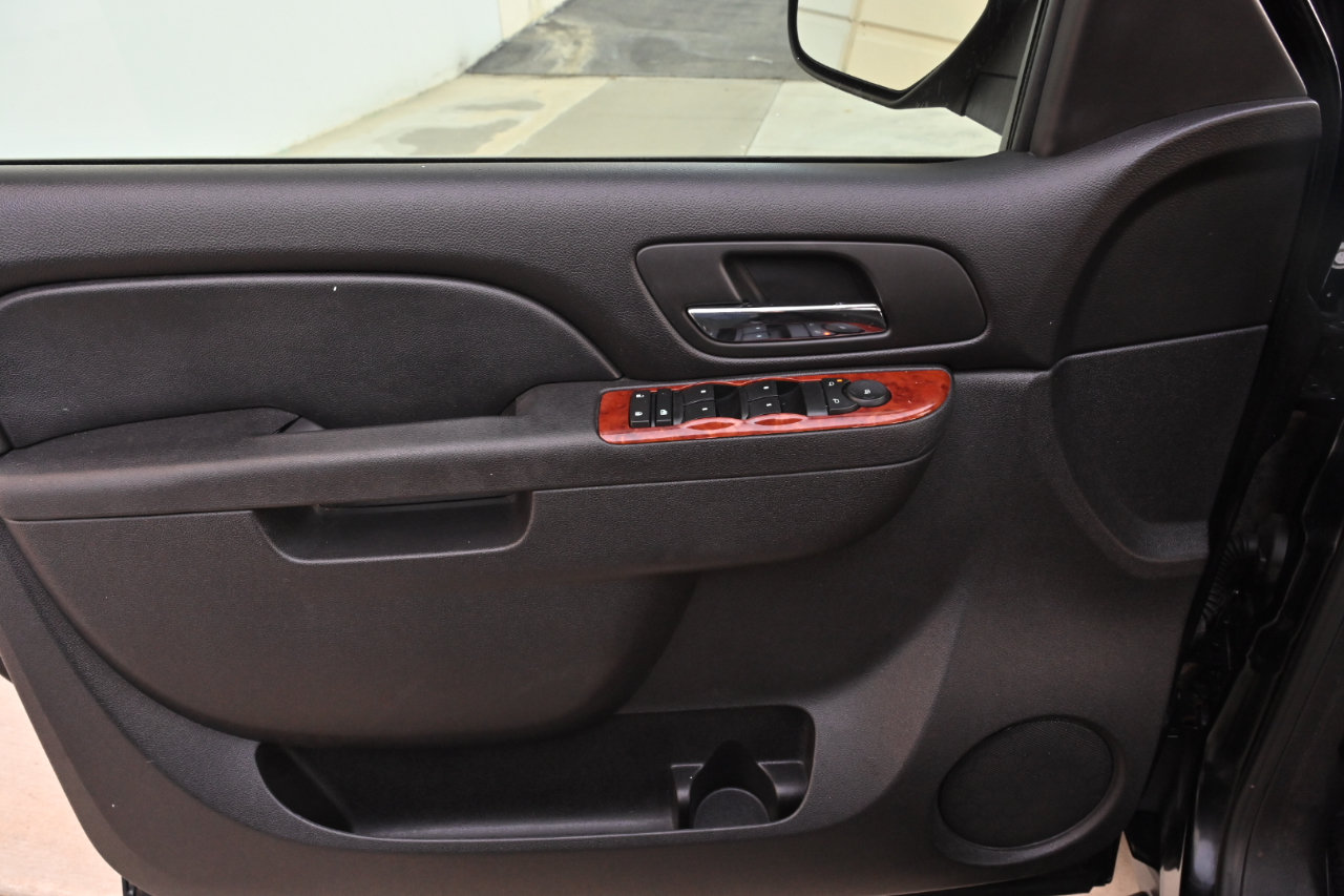 Used 2011 Chevrolet Avalanche LS RWD image 22