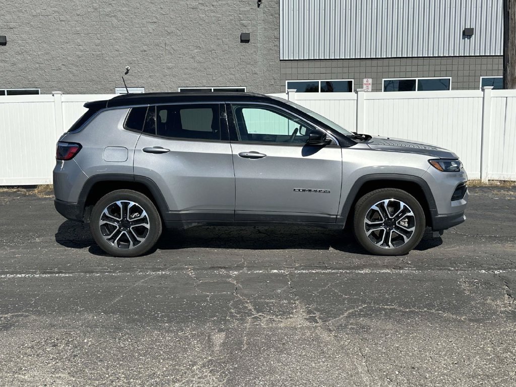 Used 2024 Jeep Compass Limited AWD/4WD image 2