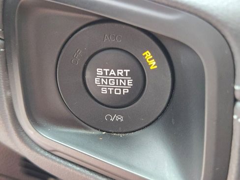 Used 2025 Jeep Wrangler Unlimited Rubicon AWD/4WD image 31