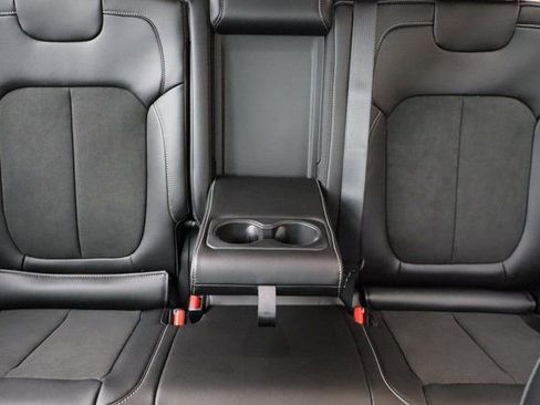 New 2025 Jeep Grand Cherokee Altitude image 34