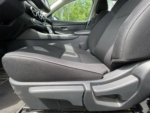 Used 2022 Nissan Sentra SV FWD image 12
