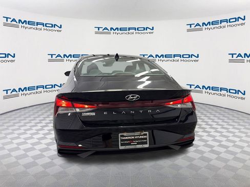 Used 2023 Hyundai Elantra SEL w/ Preferred Accessory Package FWD image 4