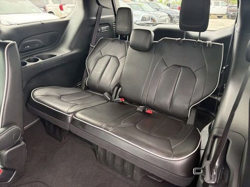Used 2023 Chrysler Pacifica Limited w/ Uconnect Theater Family Group AWD/4WD image 18