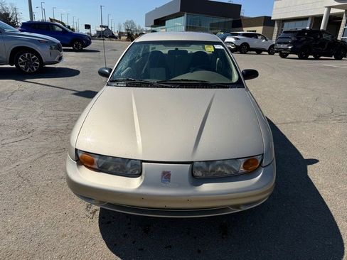 Used 2002 Saturn S-Series SL1 image 2