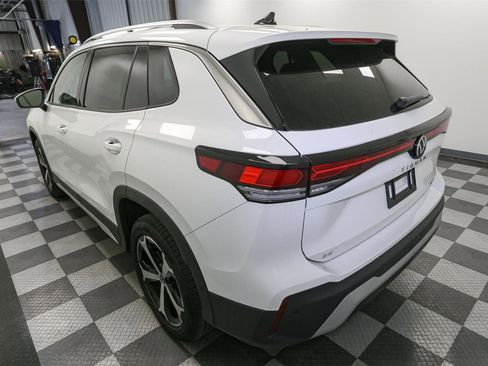 Used 2025 Volkswagen Tiguan SE w/ Panoramic Sunroof Package image 11