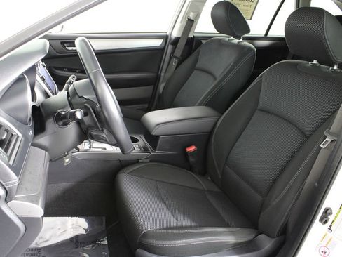 Used 2018 Subaru Outback 2.5i Premium image 18