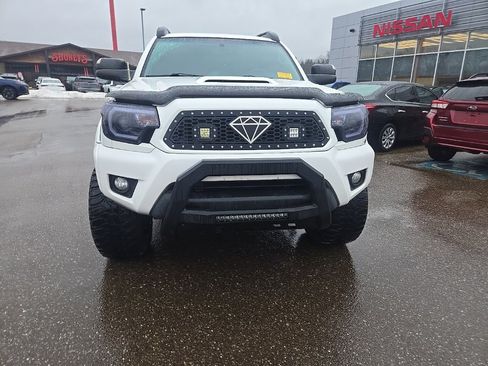 Used 2013 Toyota Tacoma 4x4 Double Cab w/ TRD Sport Pkg image 2