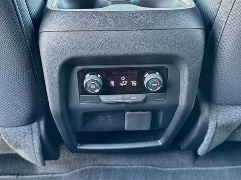 Used 2026 Chevrolet Traverse LT w/ Driver Confidence Package FWD image 24
