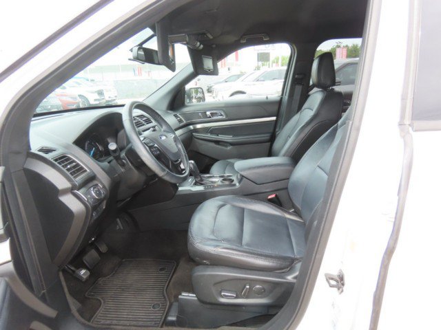 Used 2018 Ford Explorer XLT w/ Equipment Group 202A FWD image 24