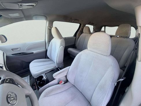 Used 2011 Toyota Sienna LE FWD image 16