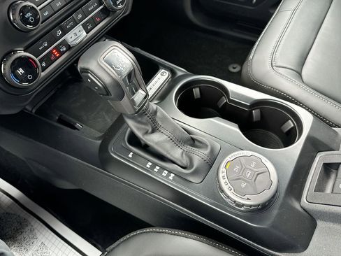 New 2025 Ford Bronco Outer Banks image 17