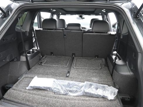 Used 2022 Volkswagen Tiguan SE R-Line image 11