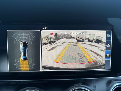 Used 2017 Mercedes-Benz E 300 4MATIC image 23