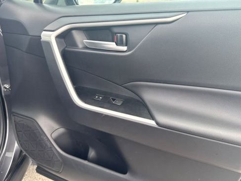 Used 2025 Toyota RAV4 XLE image 30