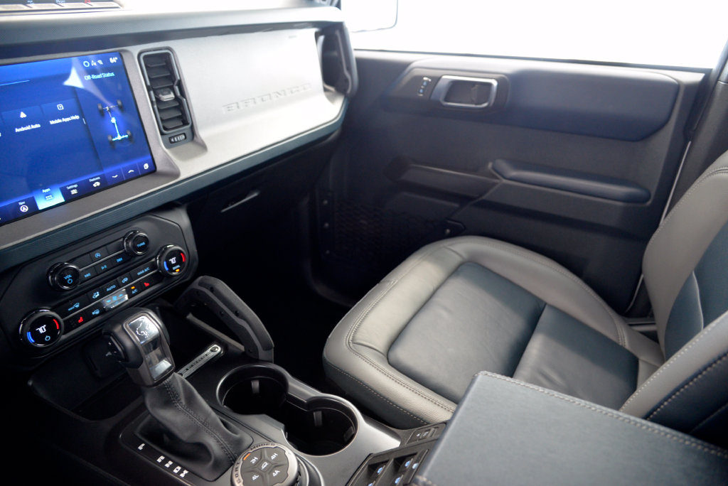 Used 2024 Ford Bronco Outer Banks w/ Sasquatch Package AWD/4WD image 26