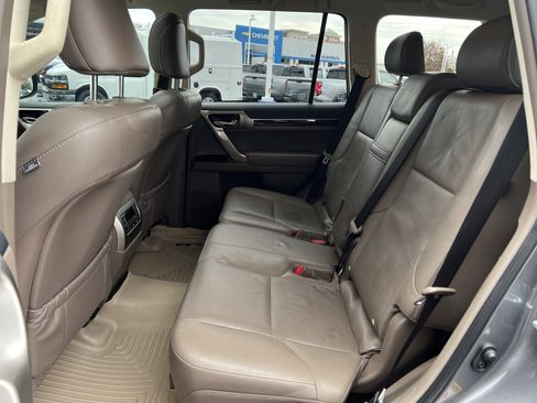 Used 2017 Lexus GX 460 Premium w/ Premium Package image 31