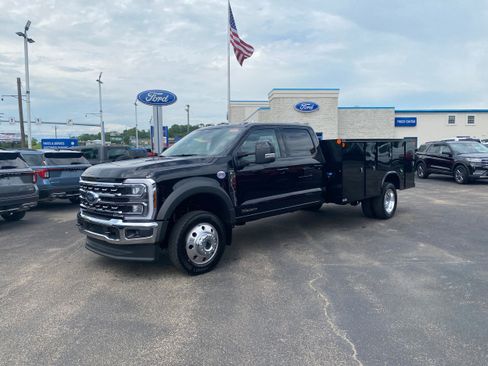 New 2026 Ford F550 4x4 Crew Cab image 4