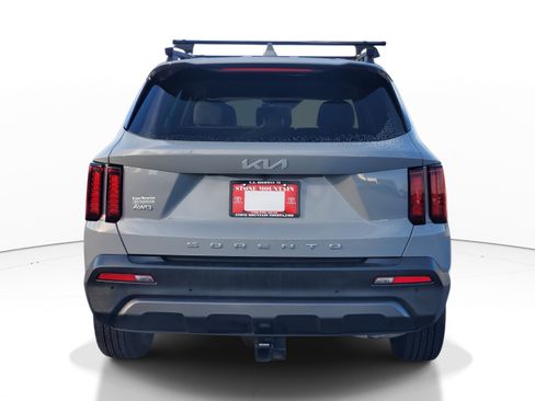 Used 2022 Kia Sorento S image 5