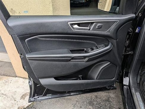 Used 2016 Ford Edge Titanium image 17