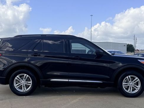 Used 2023 Ford Explorer XLT w/ Equipment Group 202A RWD image 6