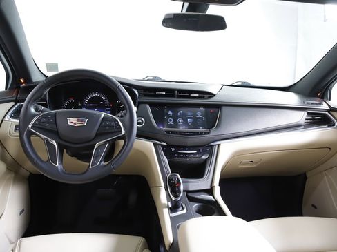 Used 2018 Cadillac XT5 AWD image 13