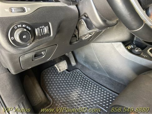 Used 2015 Jeep Cherokee Trailhawk image 31