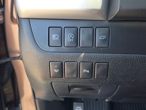 Used 2019 Toyota Highlander Limited FWD image 26