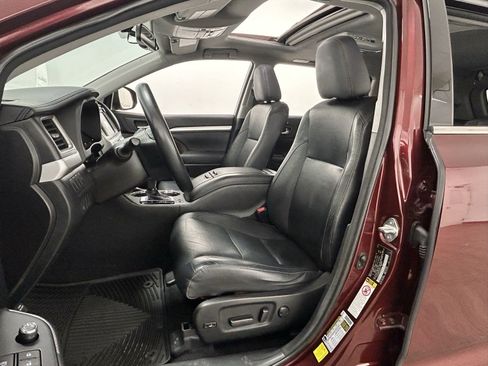 Used 2015 Toyota Highlander XLE image 28