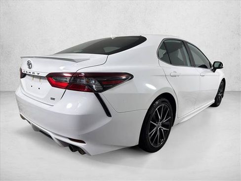 Used 2022 Toyota Camry SE FWD image 3