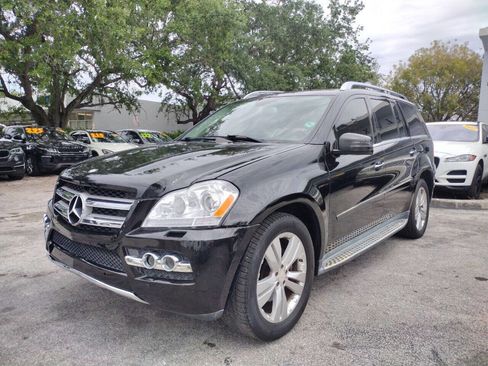 Used 2011 Mercedes-Benz GL 450 4MATIC image 3