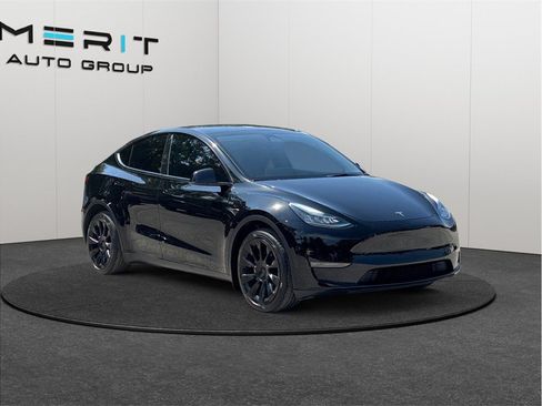 Used 2023 Tesla Model Y Long Range AWD/4WD image 1