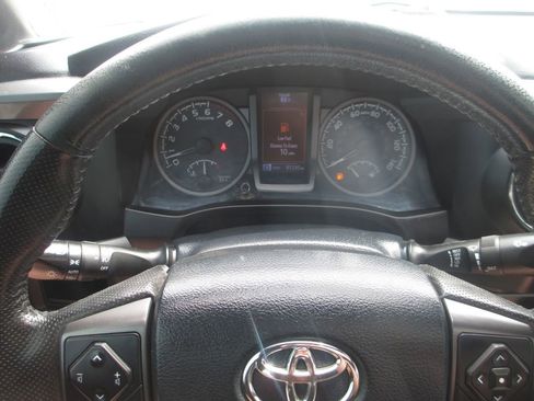 Used 2019 Toyota Tacoma TRD Off-Road AWD/4WD image 29