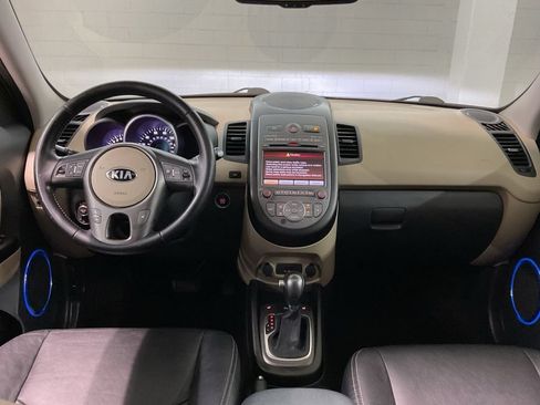 Used 2013 Kia Soul ! w/ Premium Pkg FWD image 6