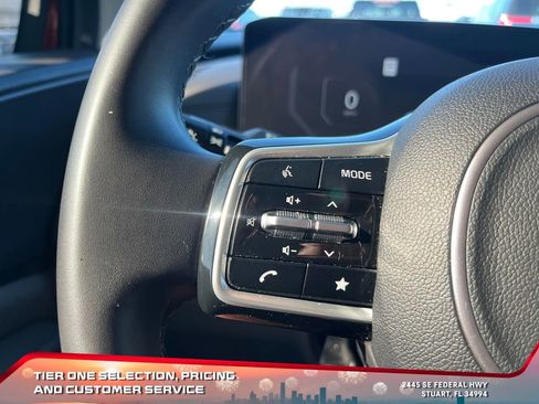 Used 2025 Kia Carnival SX image 27