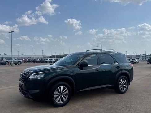 Certified 2023 Nissan Pathfinder SL w/ Black Appearance Package FWD image 10