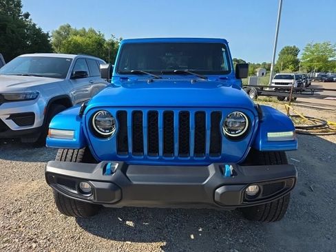Used 2022 Jeep Wrangler Unlimited Sahara w/ Cold Weather Group AWD/4WD image 2