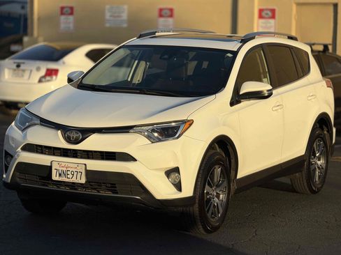 Used 2017 Toyota RAV4 XLE FWD image 3