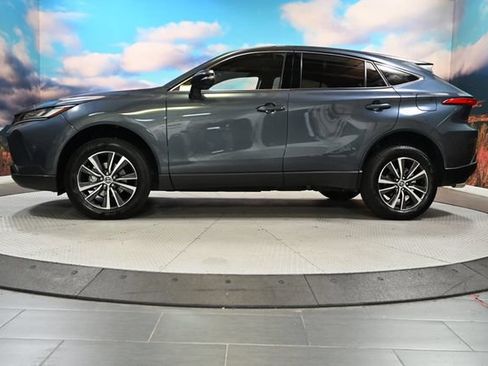 Used 2024 Toyota Venza LE AWD/4WD image 5