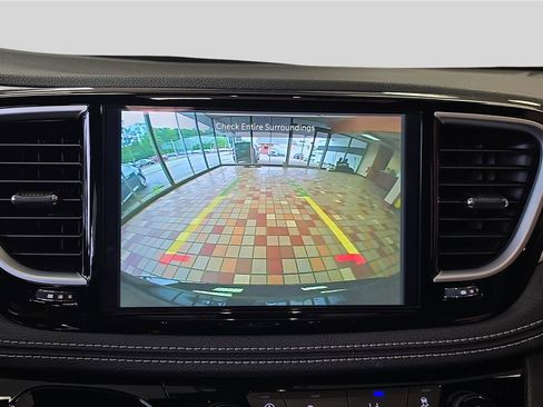 Used 2026 Chrysler Pacifica Limited FWD image 19