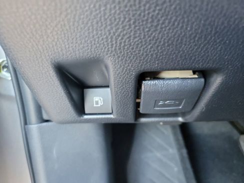 Used 2022 Toyota RAV4 XLE image 31