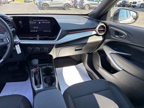 Used 2026 Chevrolet Trax RS image 9