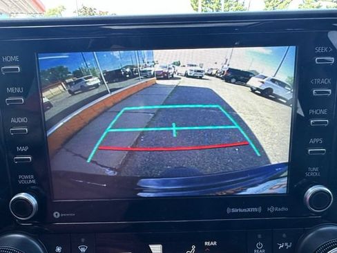 Used 2021 Toyota Highlander XLE AWD/4WD image 28