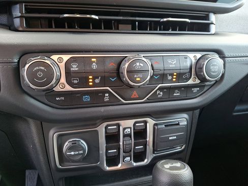 Used 2025 Jeep Wrangler Unlimited Sahara w/ Safety Group image 15