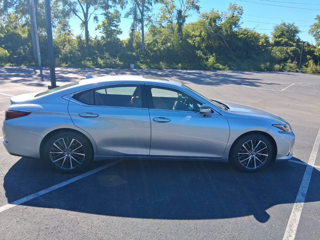 Used 2024 Lexus ES 350 w/ Premium Package FWD image 4