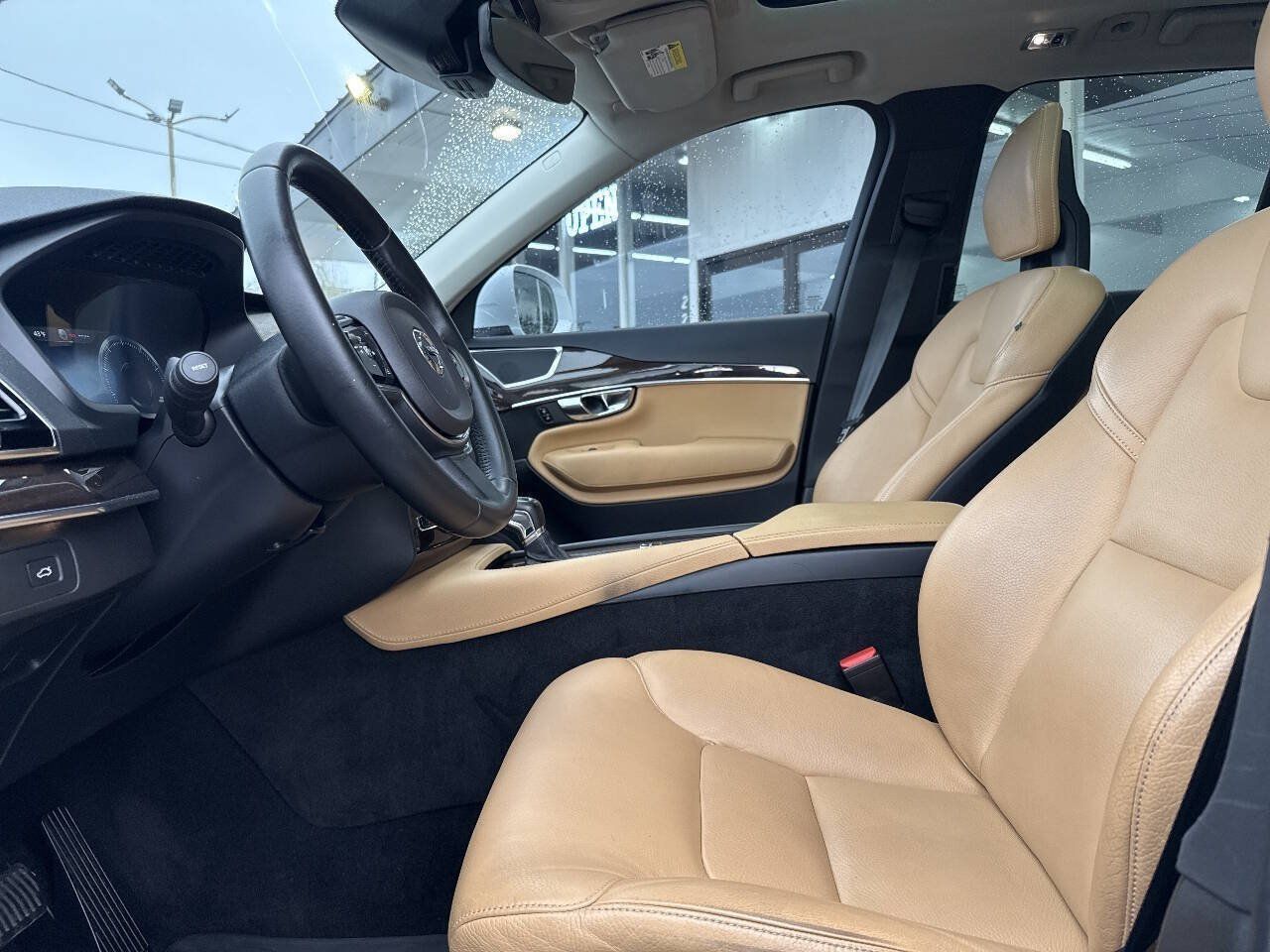 Used 2016 Volvo XC90 T6 Momentum w/ Momentum Plus Package AWD/4WD image 33