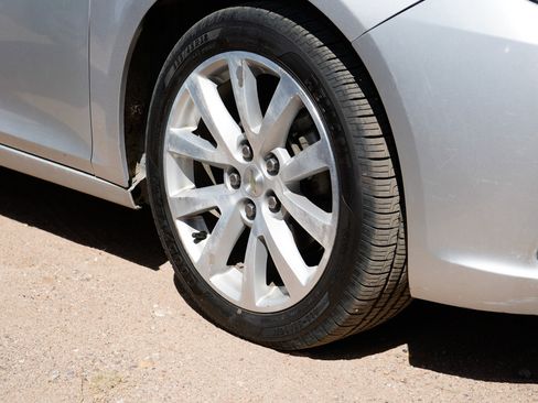 Used 2015 Chevrolet Malibu LTZ FWD image 4