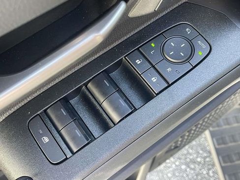 Used 2025 Toyota 4Runner Limited AWD/4WD image 17