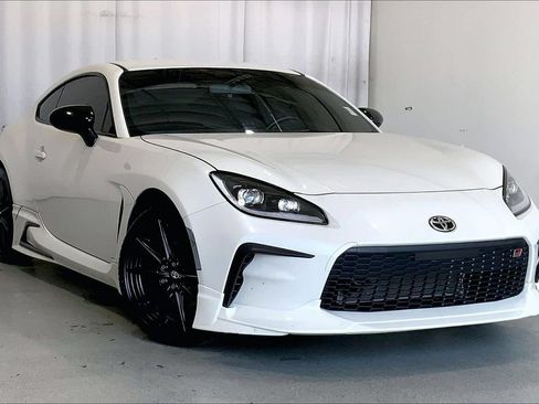 Used 2025 Toyota GR86 Premium RWD image 34