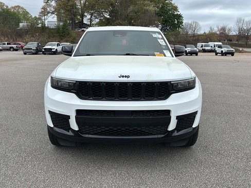 Used 2023 Jeep Grand Cherokee L Laredo image 2