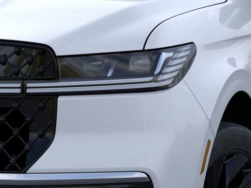 New 2026 Lincoln Navigator L Reserve AWD/4WD image 18